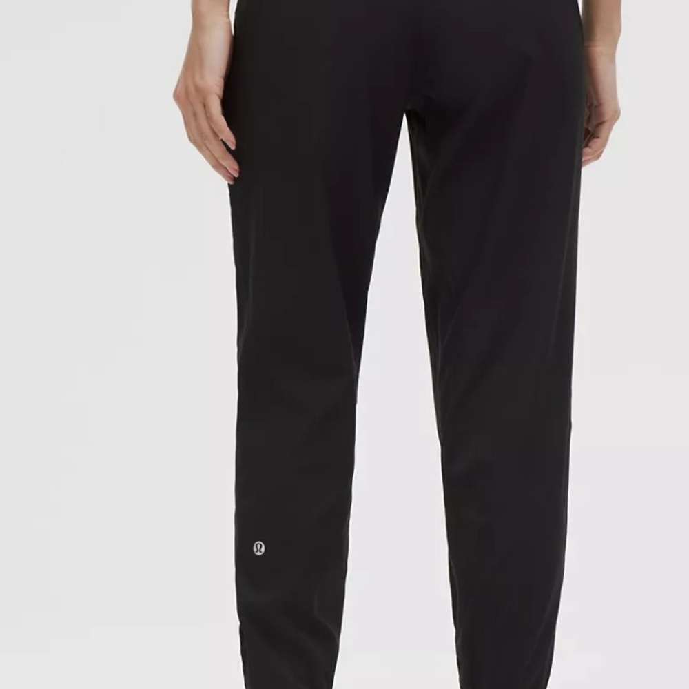 Lululemon Size 4 Dance Studio Mid-Rise JoggerFull Length- Like New Condition